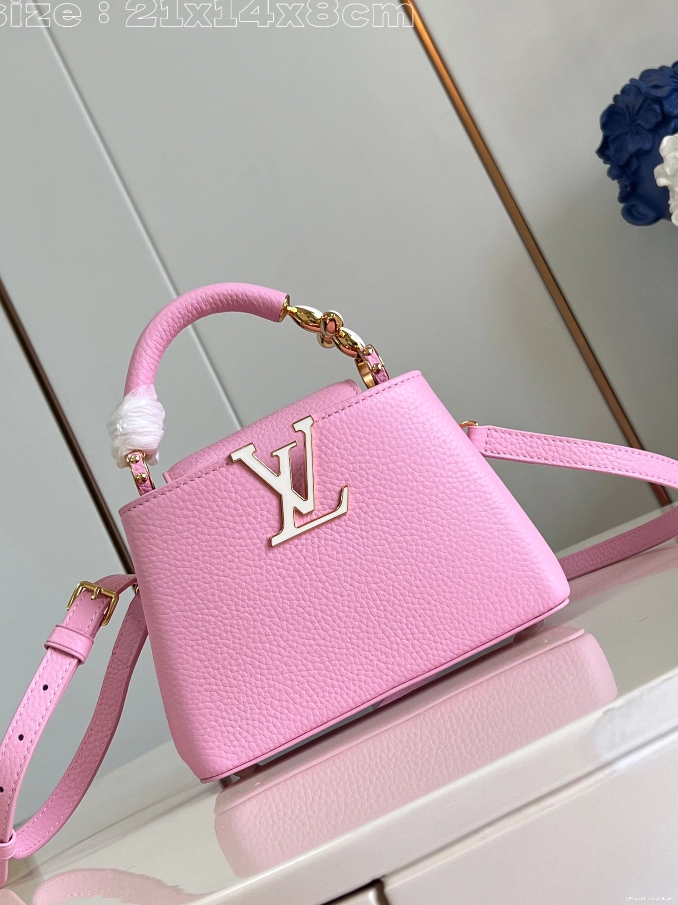 Official oldcobbler VUITTON MINI-21*14*8CM CAPUCINES LOUIS 0724